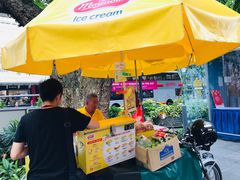 -詹爷爷乌节路街头冰淇淋