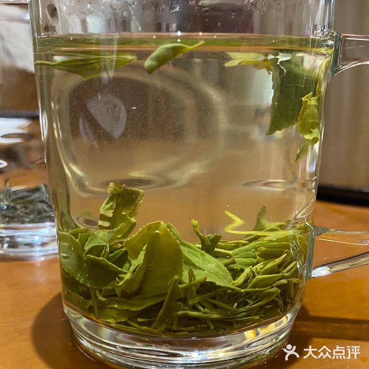 说是郑州前三名的信阳菜馆到这门口