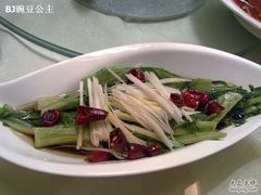 玩辣凤尾-自贡盐帮菜·玩辣餐厅(樱花园西街店)