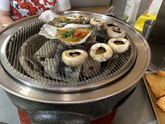 -围炉肉舍•炭烤活鳗•丹东海鲜烤肉(步行街店)