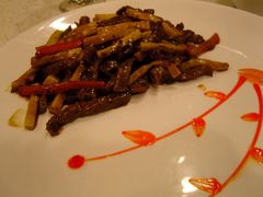 鸡脾菇炒牛柳-御潮轩·经典潮菜