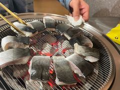 -围炉肉舍•炭烤活鳗•丹东海鲜烤肉(步行街店)