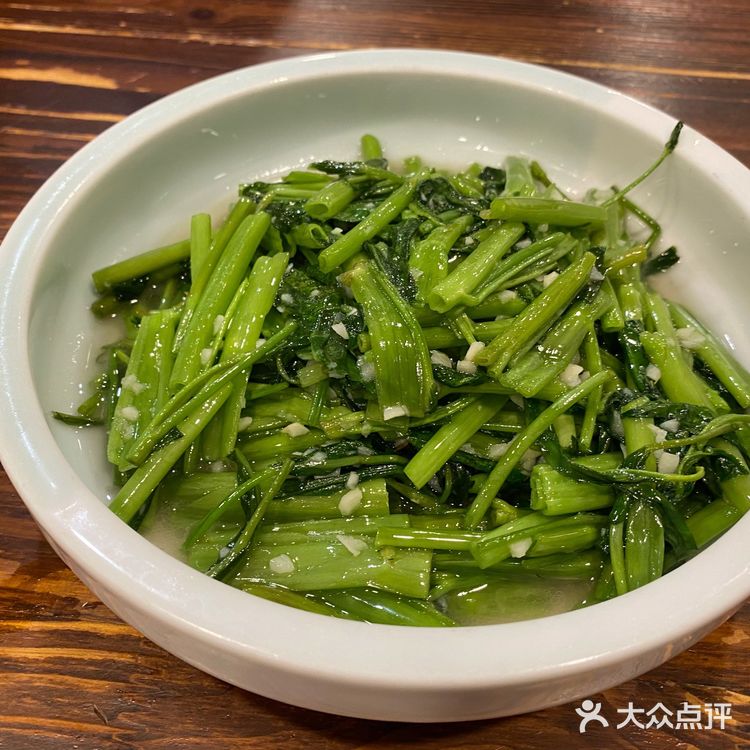大肠吃第一口很惊艳，卤过了大肠经过油炸，油香四溢