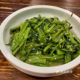 大肠吃第一口很惊艳，卤过了大肠经过油炸，油香四溢