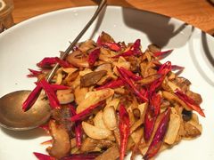 花椒尖炒鲜牛肝菌-一坐一忘云南菜(北京skp店)