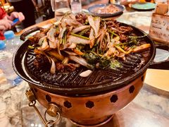 铁板炙烤坝上羊肉羊肉-那家小馆•北京菜•烤鸭(香山店)