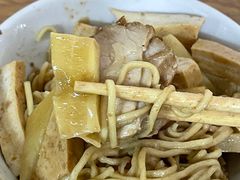 -松树干拌面店