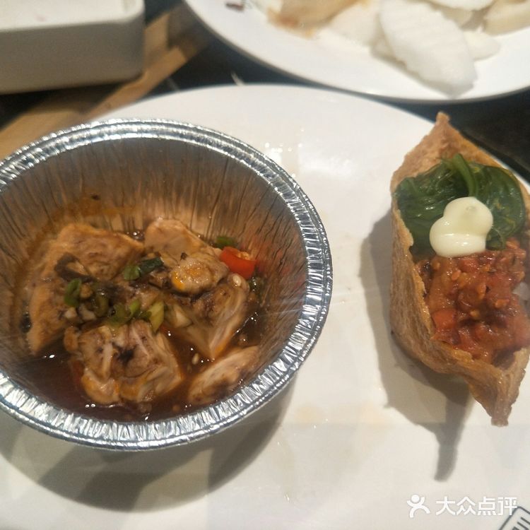 有生肉，有水果，有饮料，分别分区