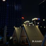 请问，星空🌃帐篷⛺️里吃一顿涮肉是什么感Jio ⁉️