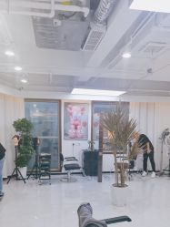 -V7 HAIR SALON