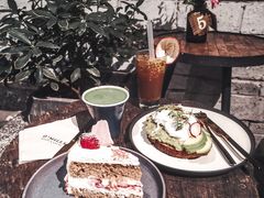 牛油果温泉蛋吐司-O'mills Sourdough Bakery&Bistro(永嘉路店)