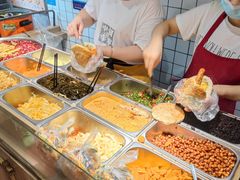 自助取餐区-三兄弟高炉烧饼