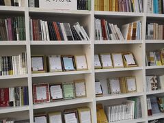 -钟书阁(松江泰晤士小镇店)