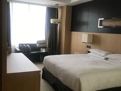 -上海漕河泾万丽酒店