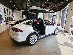 -TESLA 特斯拉(上海太古汇体验店)