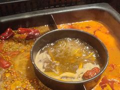 -老牌坊云南鱼豆花火锅(爱建店)