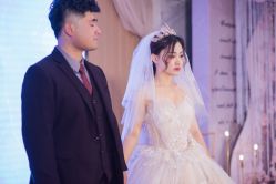-派丽莫Pellimo原创设计婚纱品牌