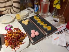 -阿瓦山寨·湘菜现炒·剁椒鱼头王(咸阳总店)
