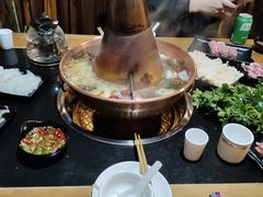 -果松木炭酸菜铜火锅·外婆参鸡汤