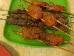 烤羊肉串-洞庭洲·防空洞火锅·烧烤·铜锅涮肉(新百广场店)