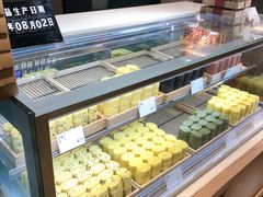 面包甜点陈列柜-南宋胡记(杭州河坊街店)