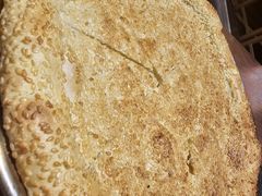 刚出炉的烤馕-谷丽麦馕新疆菜·清真(步步高梅溪新天地店)