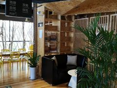 -新华里咖啡书吧(新华书店小寨店)