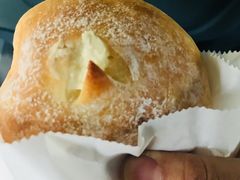 爆浆榴莲芝士面包-啊噗吐呦现场烘焙(麦凯乐店)