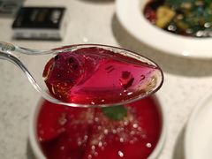鲜火龙果冰粉-老佛爷铜炉蛙锅(海岸城店)