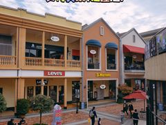 -王府井奥莱临潼小镇(临潼店)