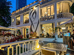 -Mark&Mars Restaurant