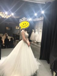 -艾米丽婚纱礼服