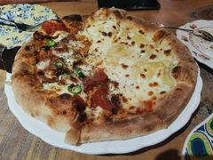 狂野榴莲双拼披萨-盘炉forenza·云贵川融合小食堂 ( 钟楼中柳巷店)