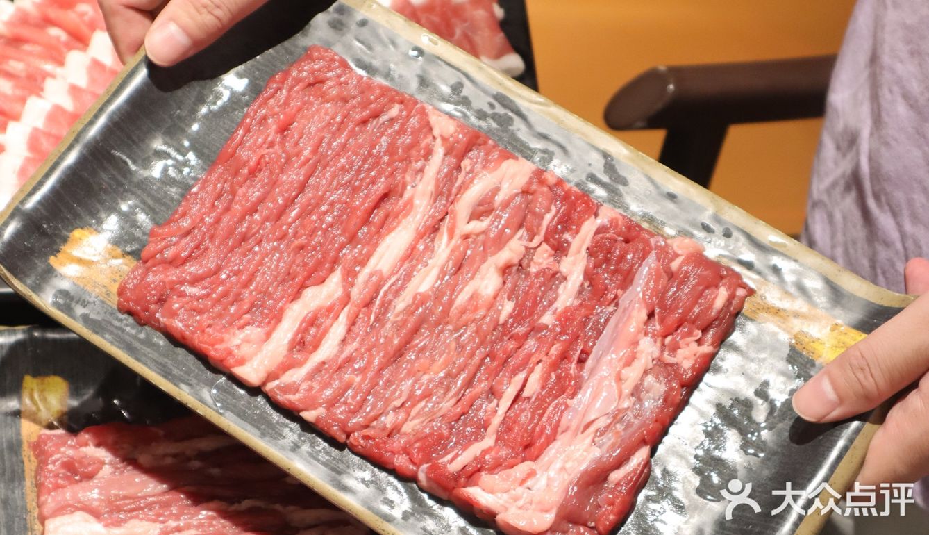 天呐！整盘下肉的铜锅涮是最过瘾的