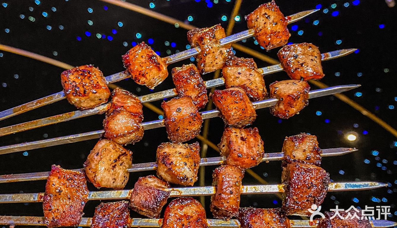 🆘在绝美的星空下，🌃吃经典麻辣烤鱼就问你燃不燃