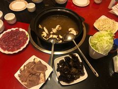 -乳仔牛牦牛汤锅 烤羊排(松潘古城店)