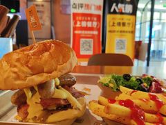 虎滋招牌汉堡-HUZI虎滋精酿餐吧(京西大悦城店)