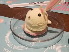 草莓奶昔配小兔冰激凌-西堤牛排(合肥之心城店)