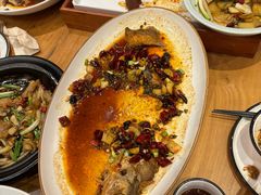 -帅巴人舅母子腊蹄民俗村