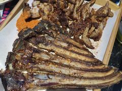 老太太秘制炭烤鲜羊排-冰城小镇音乐串吧·聚会餐厅(百子湾店)