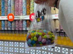 -m豆巧克力世界(上海世茂广场店)