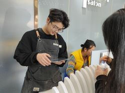 -Tloml salon