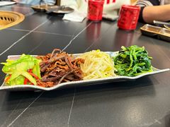 -山川小町·极番烧肉(新地假日广场店)