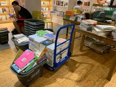 -新华里咖啡书吧(新华书店小寨店)