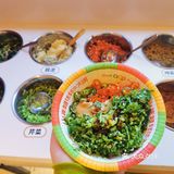 滨湖万达对面开了一家不一样的旋转火锅：小朱姐转转火锅！