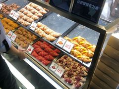 面包甜点陈列柜-月枫堂(长春这有山店)