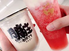 草莓酪酪-LELECHA乐乐茶(上海五角场万达广场店)