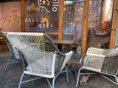 -喵屿·大理花园猫咖