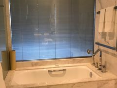 -上海滴水湖皇冠假日酒店