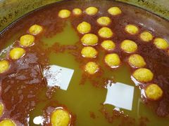 咖喱锅里的鱼蛋鱼腐-六姑龟苓膏糖水卤水店